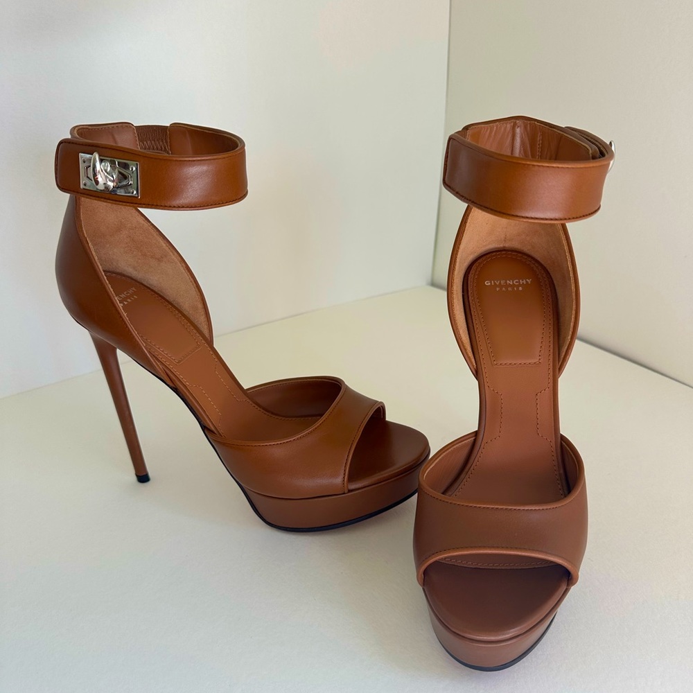 Gorgeous, sexy high 5-inch heels in size 8.